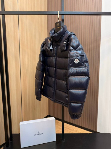 Пуховик Moncler