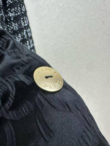 Пиджак Chanel на пуговицах