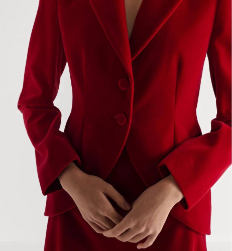 Костюм Dior красного цвета с юбкой