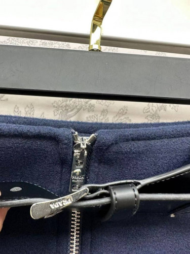 Prada костюм чёрный с юбкой