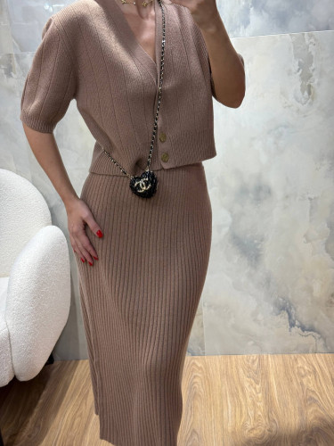 Костюм Loro Piana с юбкой
