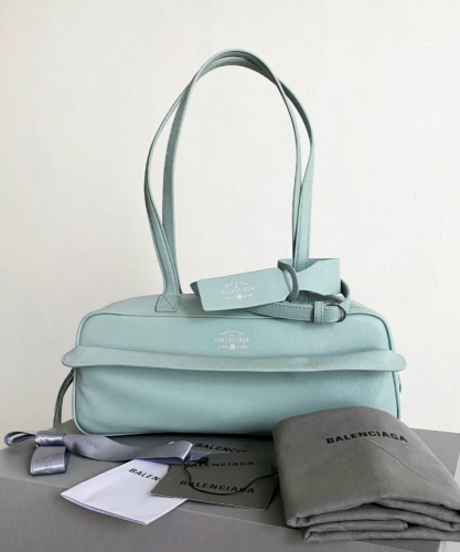 Сумка Balenciaga Carrie Bowling Bag