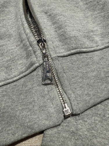 Костюм Louis Vuitton серого цвета